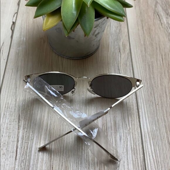 Joes Jeans Round Silver Metallic Frame NWT - Picture 3 of 4